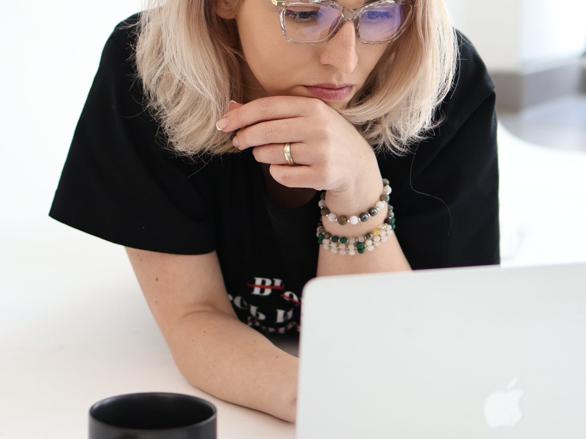Превью видеоурока: Кристина Каплюк за работой над диагностикой Instagram